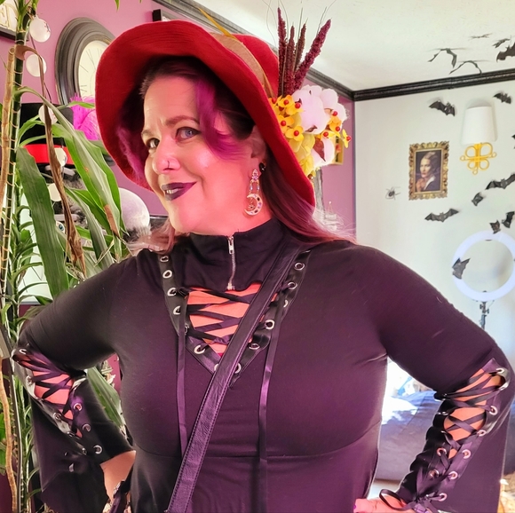 Meet your Posher, Heather - Picture 2 of 2